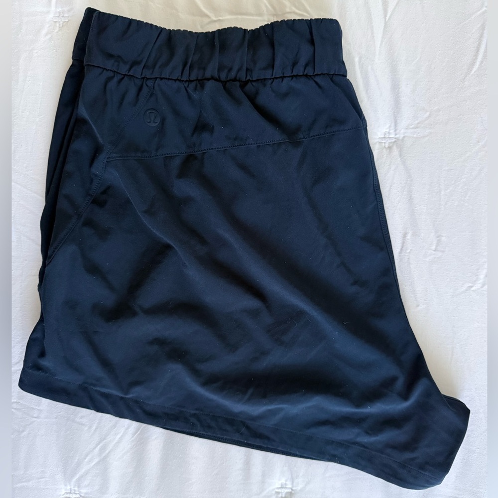 Lululemon 2.5” Short Linerless in Club Blue Size 12